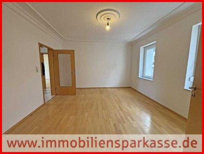 Große Wohnung im Erdgeschoss mit Balkon - sofort bezugsfrei !