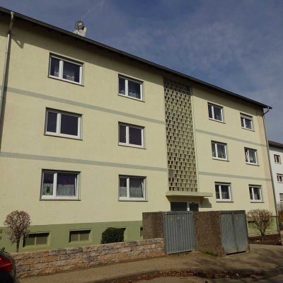 Sofort !!  freie Wohnugn im Dachgeschoß mit Balkon und Tageslichtbad