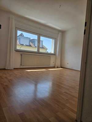 Sehr schöne, helle 3 Zimmerwohnung