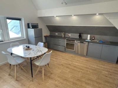 Möblierte 2-Zimmer Wohnung mit Einbauküche und Stellplatz, kürzlich renoviert!