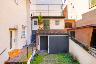 NEU am Markt: Rarität! Haus im Haus in der Altstadt von Augsburg mit Terrasse zum Selbstausbau