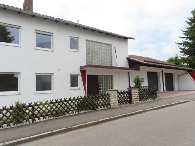 Bereits saniert! Hier gibts nichts mehr zu tun! Ausblick genießen: Zweifamilienhaus mit Photovoltaik