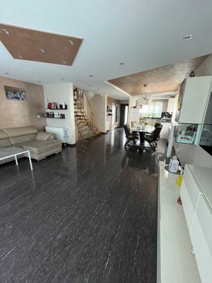 Moderne Doppelhaushälfte im Neubaugebiet – stilvoll, durchdacht & provisionsfrei 015259670523