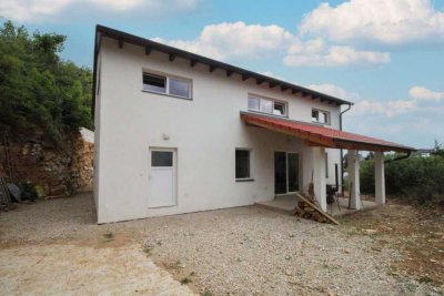 Neuwertiges exklusives Haus mit Garten in Lauterhofen