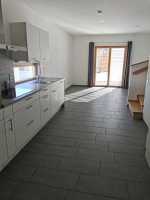 2-Zimmer-Maisonette-Wohnung mit Terrasse und Einbauküche in Forstern