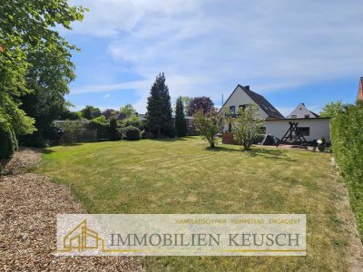 Preis reduziert! Viel Platz im 2Fam.-Haus in ruhiger Lage mit großem Traumgrundstück und 3 Terrassen
