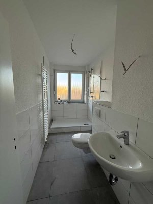 frisch sanierte 2 Zimmer Wohnung mit Tageslichtbadezimmer