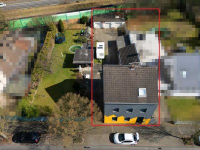 Langenfeld-Richrath: 
Gemütliches Ein- bis Zweifamilienhaus mit drei Garagen