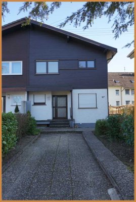 In stadtnaher Wohnlage: Doppelhaushälfte mit 140 m² Wohnfläche und Garage ab sofort zu vermieten!