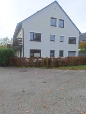 Smarter Wohnen! Moderne 2-Zi.-Wohnung! Hochparterre mit großem Balkon und tollem Ausblick!