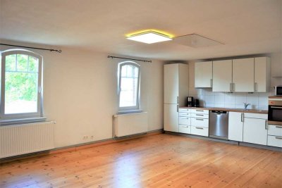 Modernisierte 3-Raum-Wohnung mit Einbauküche