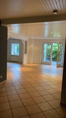Wohnträume werden wahr. Tolle großzügige Wohnung in sehr idyllischer, ruhiger Lage