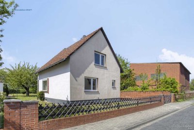 Einfamilienhaus mit Garten und Garage