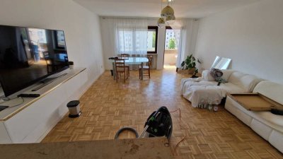 Frisch renovierte 3-Zimmer-Wohnung mit Balkon und Blick ins Grüne