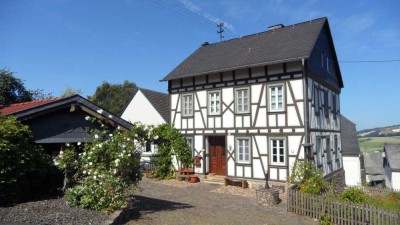 -- Historischer Charme und moderner Wohnkomfort - Fachwerkhaus in Schwarzerden --
