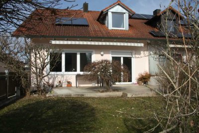 Helle Doppelhaushälfte - renoviert - Provisionsfrei