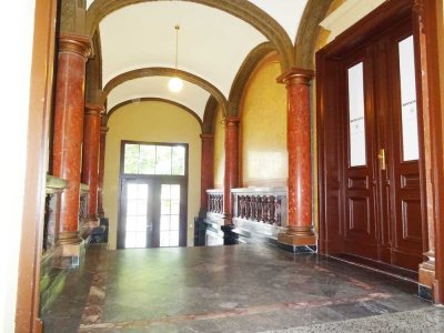 Attraktive, neu renovierte 2-Raum Wohnung in bester Altstadtlage an der Elbe