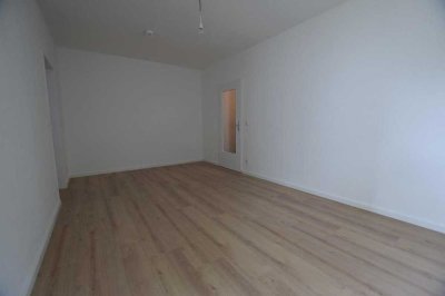 +++ Zum Einzug bereit! Renovierte 3-Raumwohnung mit Wanne und Balkon +++