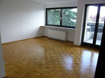 Helle renovierte 1Zi. Wohnung mit EBK, Gr. Balkon, PKW-Stellplatz
