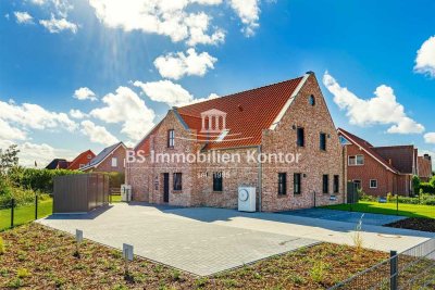 Greetsiel-Top Lage! Neuwertige, möblierte OG-Wohnung mit Balkon, Gartenanlage und PKW-Stellplatz!
