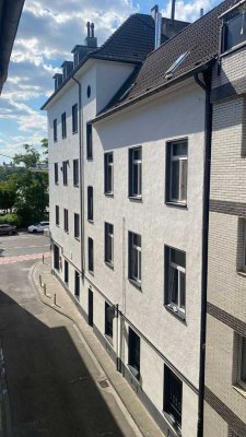 Gepflegtes Mehrfamilienhaus in unmittelbarer Rheinnähe mit Domblick.