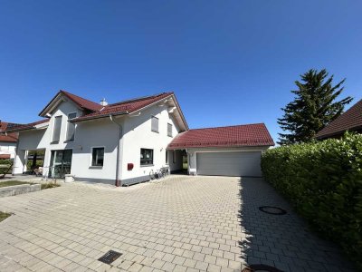 Neuwertiges 4-Zimmer-Haus mit Einbauküche in Moosinning