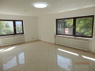 3 Zimmer, Küche, 2 Bäder, teilüberdachte Terrasse  sowie ein Parkplatz