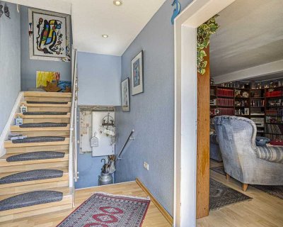 Ratingen-Ost: Doppelhaushälfte mit Carport, Wintergarten  und  großem Grundstück