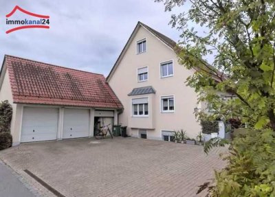 Charmante Doppelhaushälfte mit großzügigem Raumangebot und zwei Einzelgaragen in 93186 Reifenthal