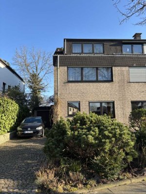 Zweifamilienhaus mit wunderschönem Garten in ruhiger Lage