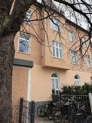 Charmante 3-Zimmer-Altbauwohnung am Romanplatz - provisionsfrei von Privat zu verkaufen