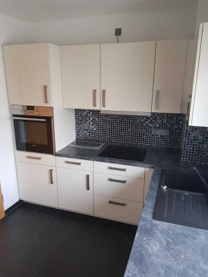 2 ZKB / 2x Balkon / Badewanne / Kellerraum / Einbauküche / Zentrum / ruhig Lage