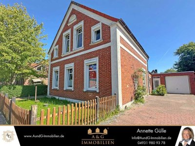 RENOVIERUNGSBEDÜRFTIGES EINFAMILIENHAUS MIT GARAGE AN DER KÜSTE