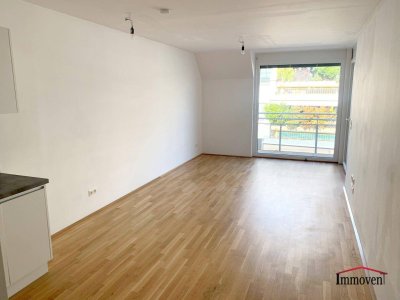 Traumhafte helle 2-Zimmerwohnung mit Loggia und kleinem Garten!