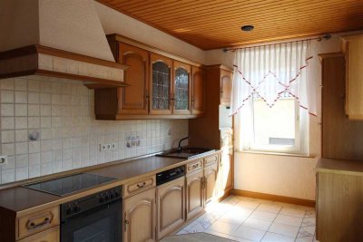Gepflegtes kleines Mehrfamilienhaus mit Erweiterungspotential, riesigem Grundstück & Stellplätzen