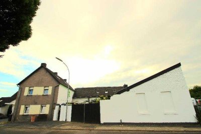 Modernisierter Vierkanthof 253 m² Wohnfläche+Nutzfläche Gewerbe möglich großer Innenhof Niederkassel