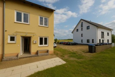 Moderne Doppelhaushälfte in Feldrandlage mit Wärmepumpe & Solaranlage – sofort bezugsfrei!
