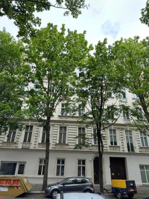 Bezugsfreie möblierte Altbauperle mit Aufzug in Prenzlauer Berg *PROVISIONSFREI*