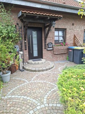 IMMOKONZEPT-NIEDERRHEIN: Top Lage--Sackgasse--Garten--Kamin--Garage--Dachstudio--Kellerwohnraum