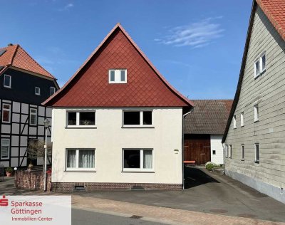 Resthof mit großer Scheune im Altdorf von Bovenden