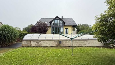 Großzügiges Einfamilienhaus mit hochwertiger Ausstattung, großem Außenpool und weiteren Extras