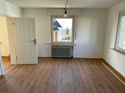 Kernsanierte, helle 2,5-Zimmer-Wohnung mit Garten und Balkon