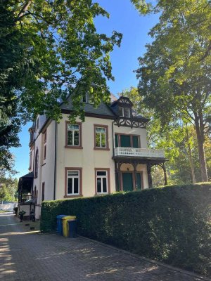 Exklusive 5-Zimmer Altbau-Wohnung über 2 Etagen in Bad Homburg
