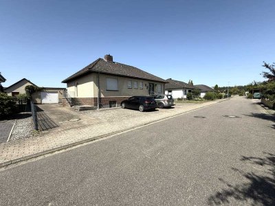 Großer Bungalow mit Ausbaureserve und wohnlichem Vollkeller