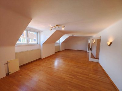 Großzügige 120m² Altbauwohnung am Hauptplatz Wiener Neustadt - hell, stilvoll & zentral