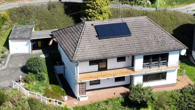 Gepflegtes Ein/Zweifamilienhaus in ruhiger sonniger Lage von Altenseelbach!