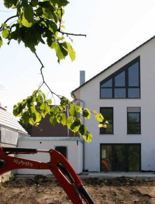 Stilvolles Zuhause für Anspruchsvolle – DHH geh. Innenausstattung, EBK und großem Garten