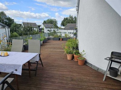 Lichtdurchflutete Dachgeschoss-Wohnung in ruhiger Wohngegend