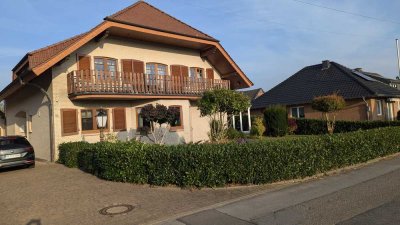 Ländliche Lage !!! Traumhafte geräumige Drei -Z., 2-Balkone mit Ausblick