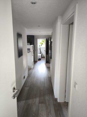 Sehr helle 3,5 Zimmerwohnung mit EBK und Stellplatz